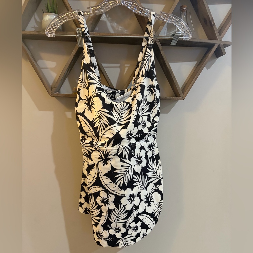 Lands' End Black and White Floral One Piece Swimsuit - Picture 3 of 6